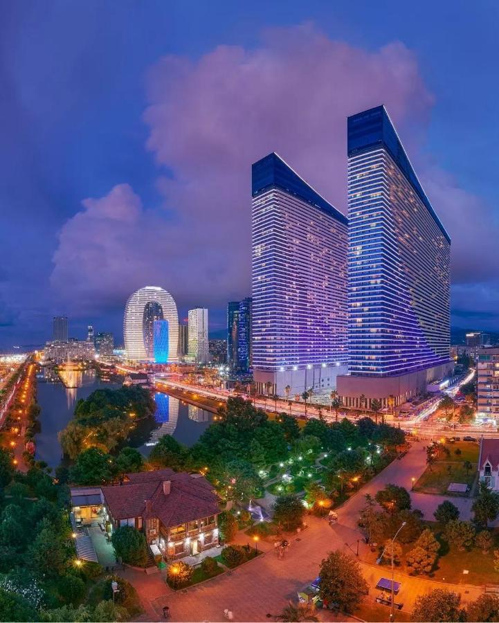 Panoramic Sea And City View Aparthotel In Orbi City Batumi Eksteriør billede